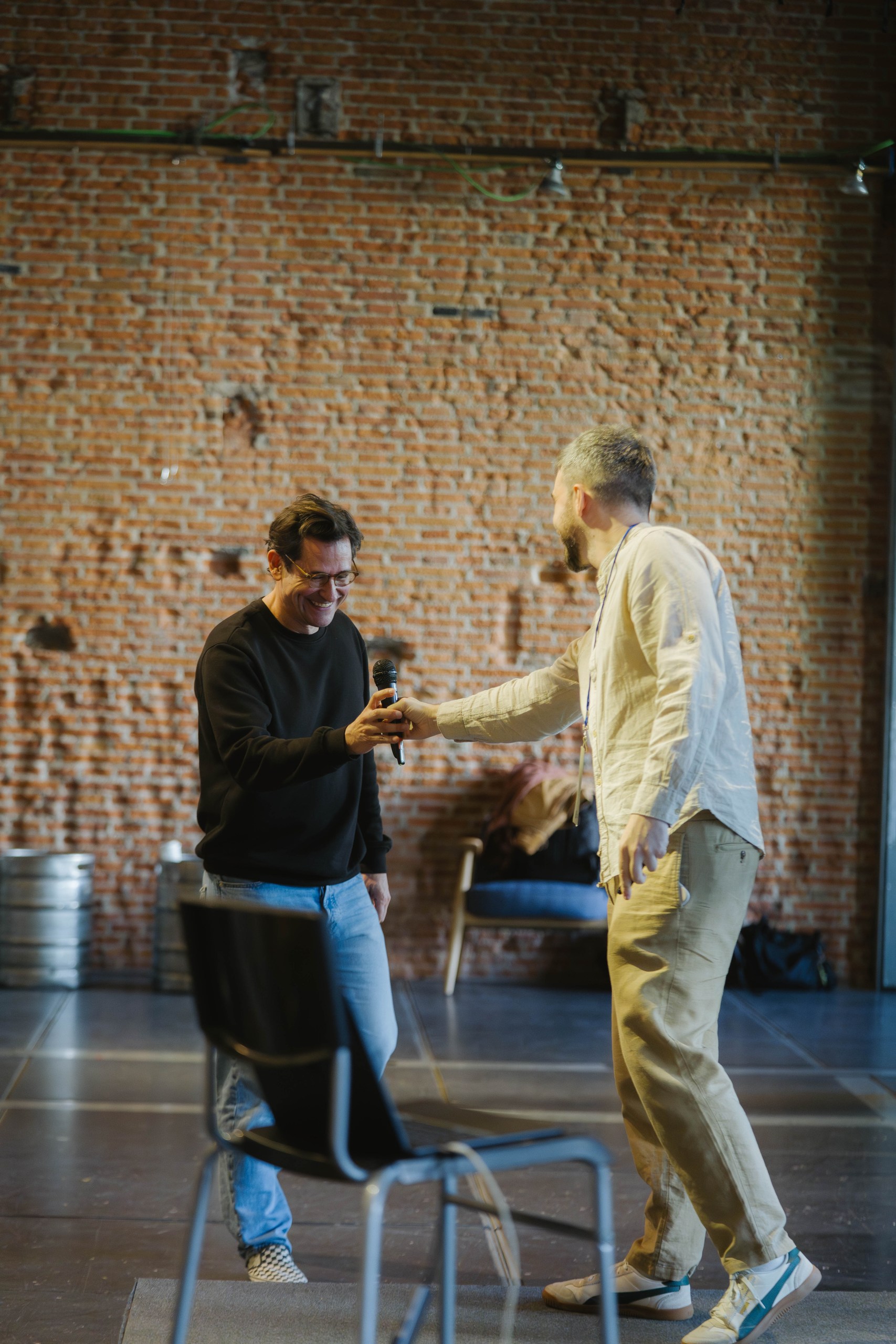 Juanjo Mestre handing the microphone to the next speaker at Ahead Madrid 2026