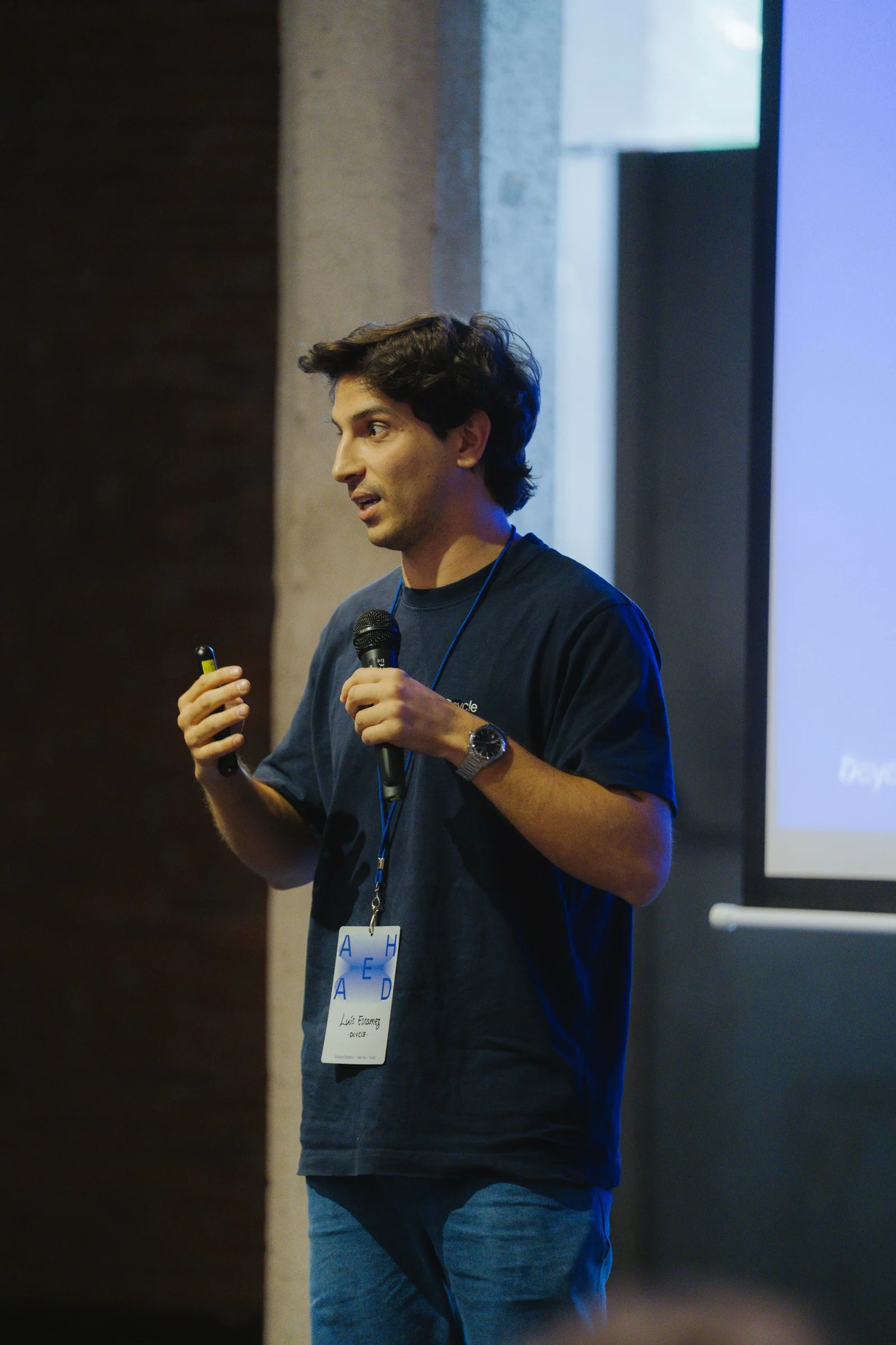 Luis Etxanez a apresentar a transformação de customer success com IA no Ahead Madrid 2026