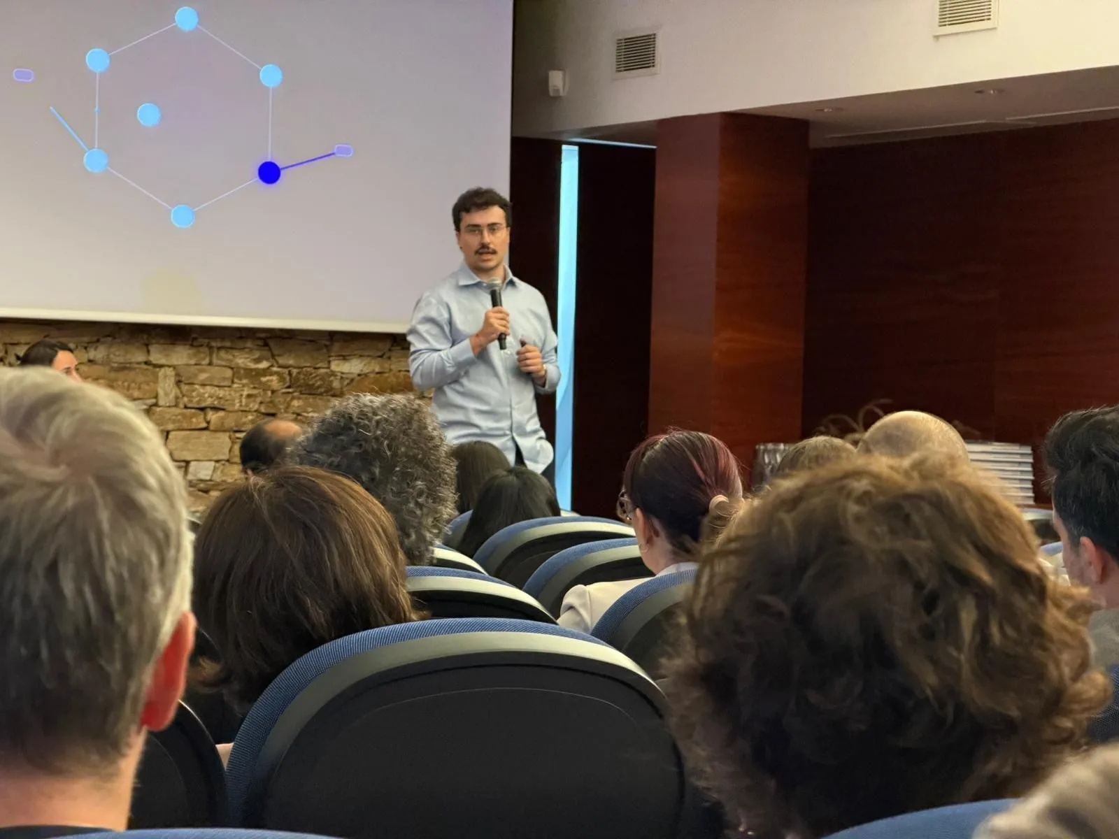 Jorge from Dcycle opening the SME best-practice session at Jornadas Corresponsables Vigo 2026